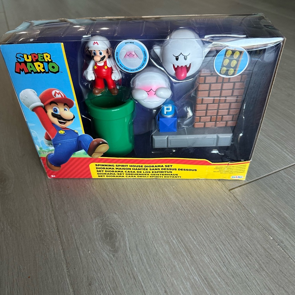 Super Mario Spinning Spirit House Diorama Set